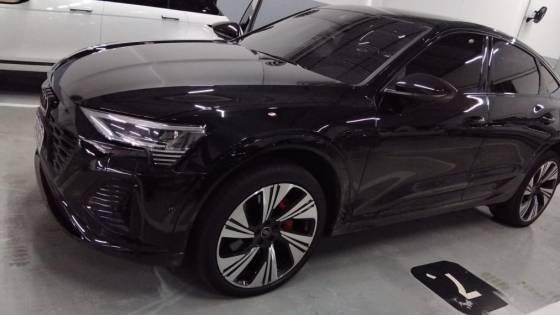 AUDI Q8 E-TRON 55 ELÉTRICO SPORTBACK PERFORMANCE BLACK QUATTRO
